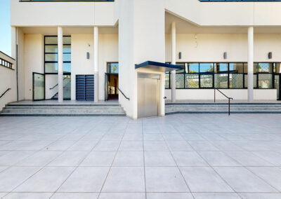 La cour de l'entre Omar